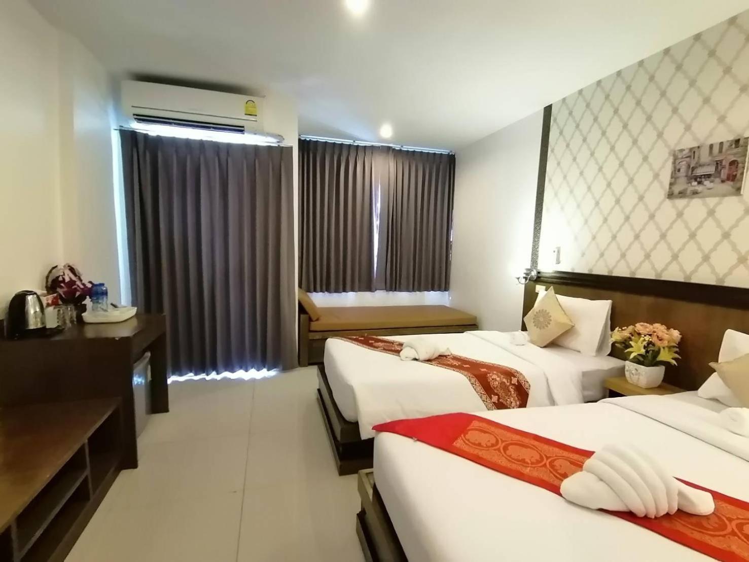 Nj Patong Hotel Экстерьер фото